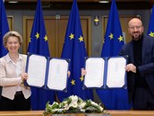 Pedsedkyn Evropské komise Ursula von der Leyenová a pedseda Evropské rady...