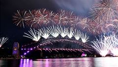Austrálie oslavila píchod Nového roku velkolepým ohostrojem