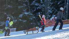 Lidé vyrazili za zimními radovánkami do lyžařského areálu Kobyla na šumavském... | na serveru Lidovky.cz | aktuální zprávy