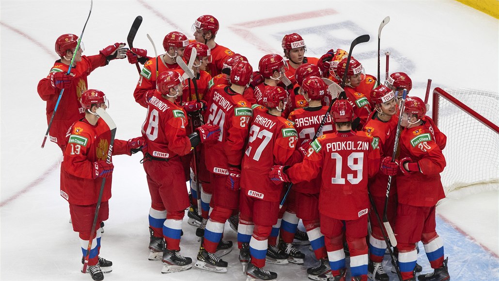 Hokejisté Ruska se na MS dvacítek radují z výhry nad Německem.