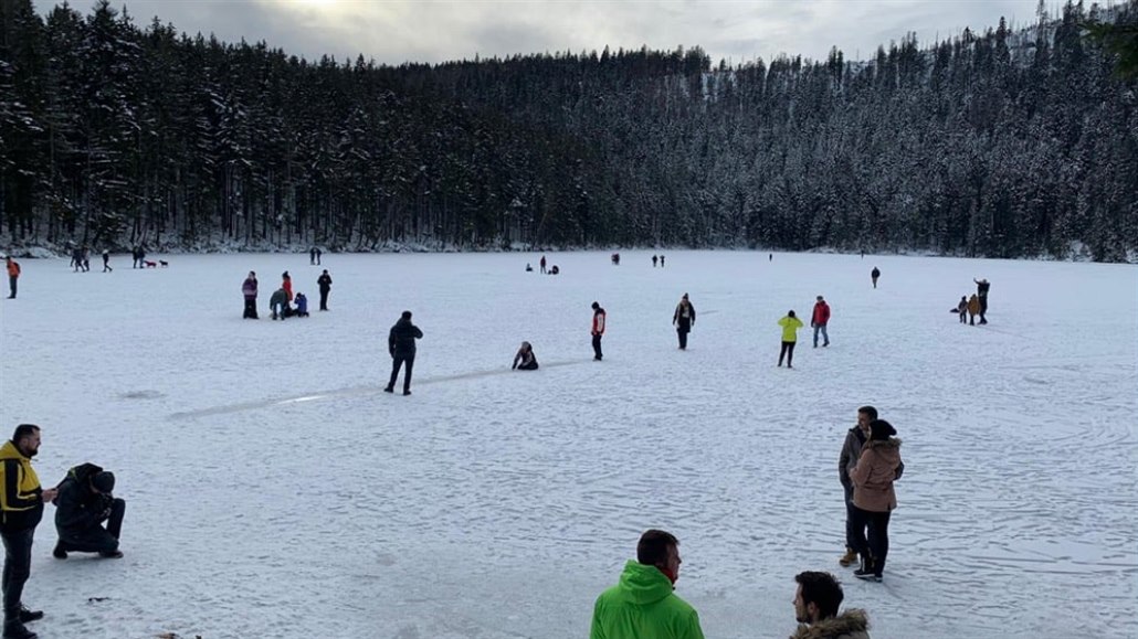 Zamrzlé ertovo jezero v NP umava.