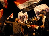 Tisíce Iráan v noci ze soboty na nedli vyrazily na pietní pochod k...