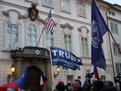 Pochod píznivc Trumpa doel a k americké ambasád.