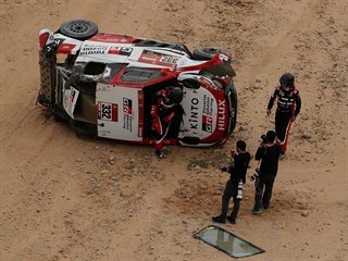 Henk Lategan z Toyoty pevrtil na Dakaru vozidlo