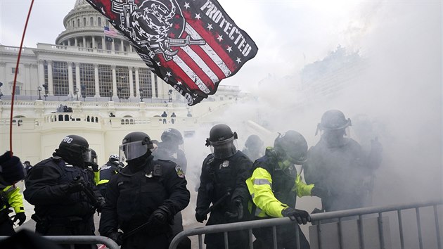 Trumpovi stoupenci demonstrují ped americkým kongresem. Nkterým se podailo...