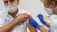 Doručení vakcíny Moderna se opět posunulo. V úterý dorazí 8000 dávek, Babiš původně avizoval 20 tisíc
