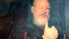 Zakladatel WikiLeaks Julian Assange na soud� ve Westminsteru po zadr�ení v roce...