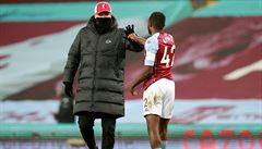 Manaer Liverpoolu Jürgen Klopp gratuluje k výkonu mladíkovi z Aston Villy