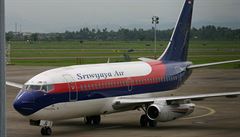 Letadlo Boeing 737 společnosti Sriwijaya Air na letišti v Jakartě (archivní...