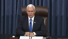 Viceprezident Mike Pence promlouvá v americkém Senátu po znovuobnovení schze...