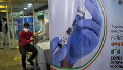 Indie spouští masivní očkování. Kritikům se nelíbí, že domácí látka Covaxin ještě ani neprošla všemi fázemi testů