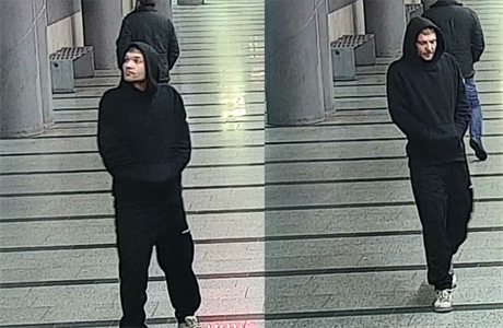 Údajného násilníka z metra, který předtím v metru napadl devadesátiletou seniorku, poznal revizor.