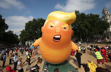 Nafukovací karikatura Trumpa přijde do sbírky londýnského muzea, nejdřív ale musí do karantény