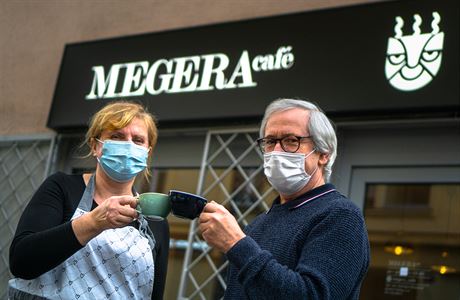 Stá�a (vlevo) s Milanem (vpravo) mají na pra�ský Pankrác osobní vazby. Megera... | na serveru Lidovky.cz | aktu�ln� zpr�vy