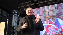 Václav Klaus promluvil k demonstrantům na Staroměstském náměstí.