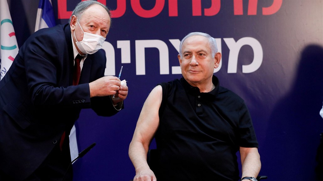 Izraelský premiér Benjamin Netanjahu dostal očkování na covid-19.