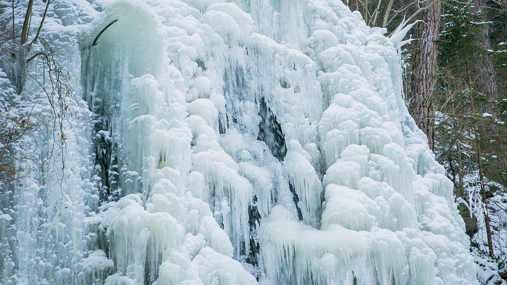 Tento monumentální ledopád najdete v Terin údolí v Novohradských horách.