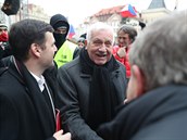 Bývalý prezident Václav Klaus se na demonstraci setkal se svými píznivci.