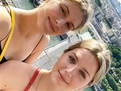 Kanadská tenistka Eugenie Bouchardová s mladí sestrou Charlotte