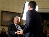 editel FBI a James Comey bhem setkn s prezidentem Trumpem v Blm dom.