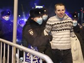 Ruská policie zatýká na letiti Vnukovo podporovatele Alexeje Navalného, kteí...