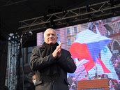 Václav Klaus na demonstraci v Praze proti vládním opatením.