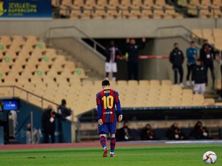 Lionel Messi odchz po vylouen ze hit.