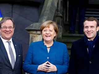 Zleva Armin Laschet, kanclka Angela Merkelov a francouzsk prezident...