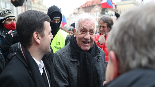 Bývalý prezident Václav Klaus se na demonstraci setkal se svými píznivci.