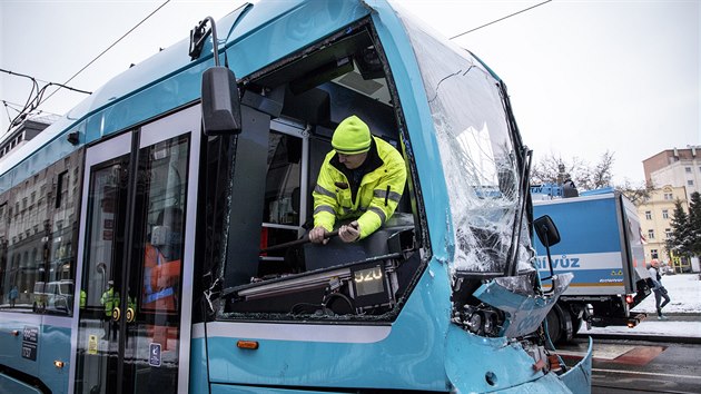 V centru Ostravy se v p�tek r�no srazily dv� tramvaje. Zranilo se p�i tom sedm lid�.