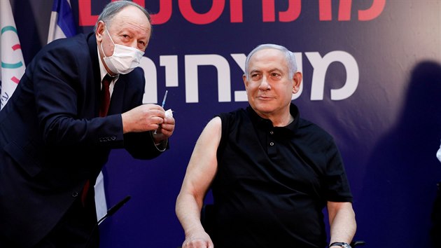 Izraelský premiér Benjamin Netanjahu dostal okování na covid-19.