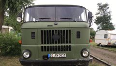 Nomádská IFA parkovala v lét� 2020 u severo�eského jezera Barbora