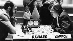 Lubomír Kaválek při partii v roce 1980 proti Karpovovi.