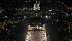 Zkou�ka sv�tel památníku National Mall p�ed budovou Kapitolu n�kolik dní p�ed...