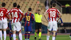 Za úder do hlavy soupeře viděl Lionel Messi v závěru utkání červenou kartu.