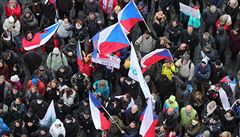 Na pra�ském Starom�stském nám�stí se dnes se�ly stovky demonstrant� proti...