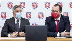 Nový �éf �eské komise rozhod�ích Vítor de Melo Pereira (vlevo) s Martinem...