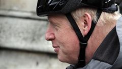 Britský premiér Boris Johnson jezdí rád na kole.
