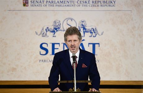 Předseda Senátu Miloš Vystrčil vystoupil v Praze na vzpomínkovém setkání při...