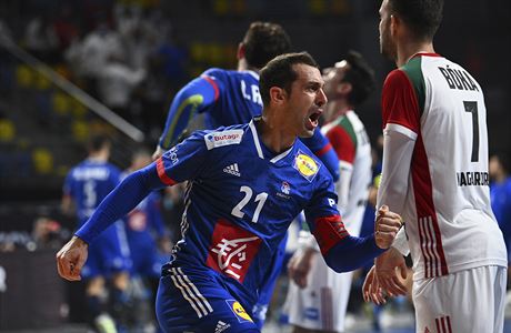 Maďaři heroickým závěrem dotáhli ztrátu, v prodloužení však slavili postup Francouzi. Na MS končí domácí Egypt