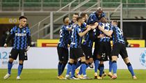 Hráči Interu slaví postup do semifinále italského poháru přes rivala z AC.
