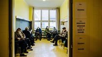 V některých z očkovacích center v Praze se tvořili krátkodobě fronty, jak se...