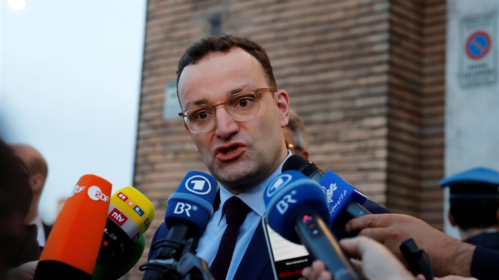 Nmecký ministr zdravotnicí Jens Spahn uvedl, e zem zane vyuívat léky proti...