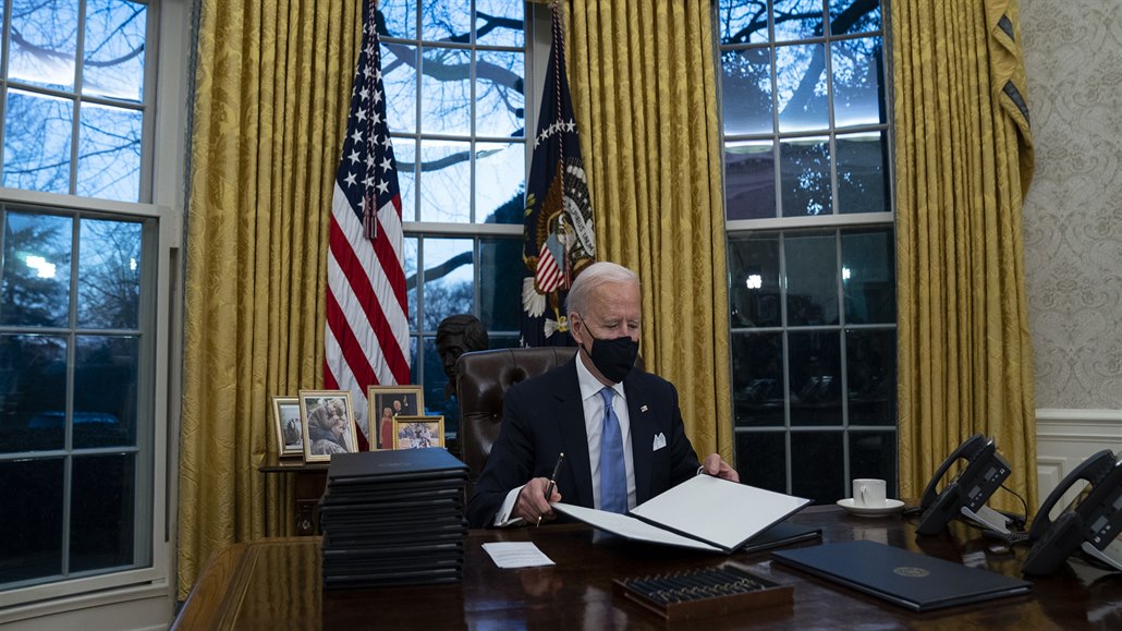 Biden naídil návrat USA k paíské klimatické dohod z roku 2015. Zemi z...