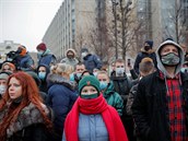 Lidé protestují proti zadrení Alexee Navalného.