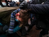Policista zadrel úastníka bhem demonstrace na podporu vznného vdce ruské...
