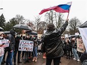 Lidé protestují proti dní v Rusku.