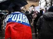 Na námstí Borise Nmcova v Praze protestují stovky lidí proti putinovskému...