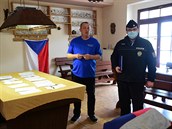 Policisté kontrolují 25. ledna 2021 v restauraci U Ervina v Hlubokách u...