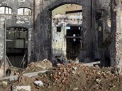 Ruiny v areálu bývalého cukrovaru (na snímku z 20. ledna 2021) v Leneicích na...